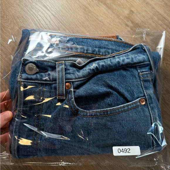 Levis Jeans Women Size 28 Blue Demin Wedgie Straight Cotton Medium Wash Raw Hem - Picture 16 of 16